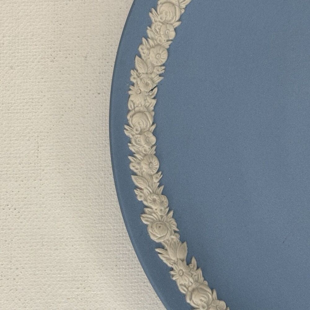 Vintage Wedgwood Blue Jasperware 6.5" Plate - Cupid / Cherub with Bow & Arrow - Picture 5 of 16